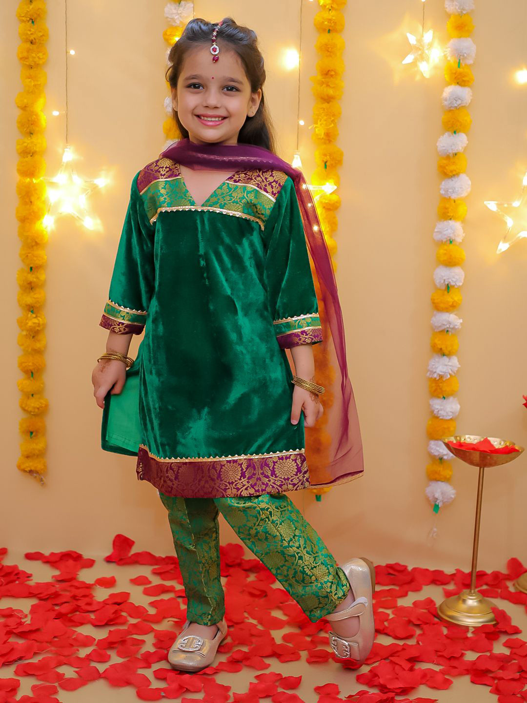 BownBee Girls Kurta with Dhoti Pants & Dupatta