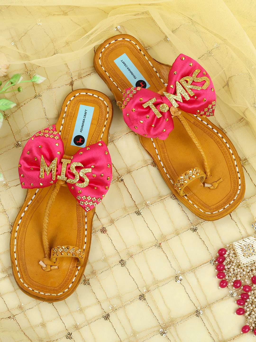 PehnawaCraft Ethnic Embellished Miss to Mrs bridal Leather kolhapuri One Toe Flats With Bows