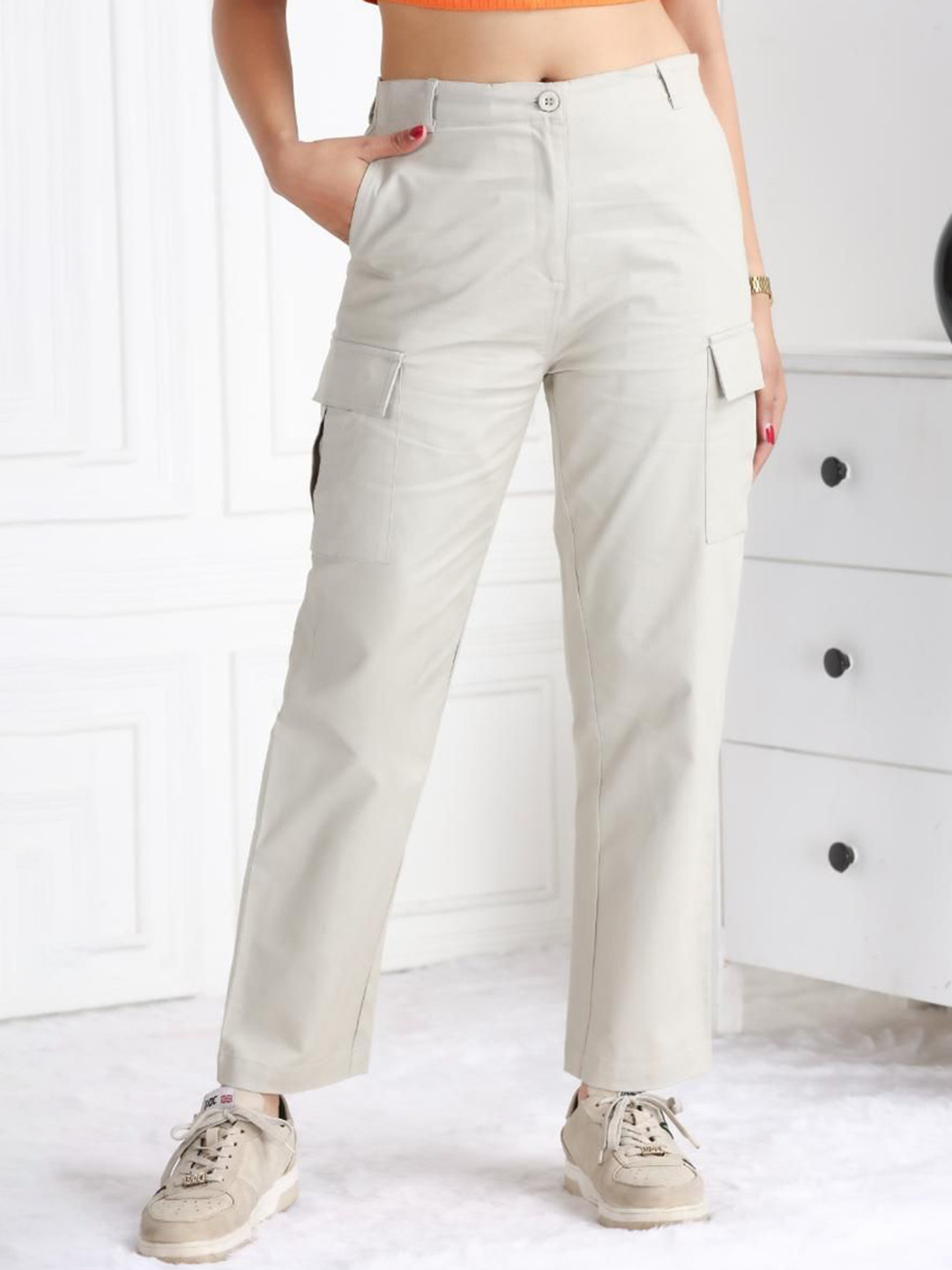 Mlada Women Original Low-Rise Pleated Cargos Trousers