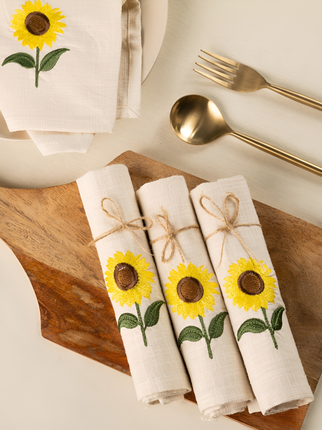 Glimpse Homes Amber Sunflower Beige 4 Pieces Embroidered Cotton Table Napkins