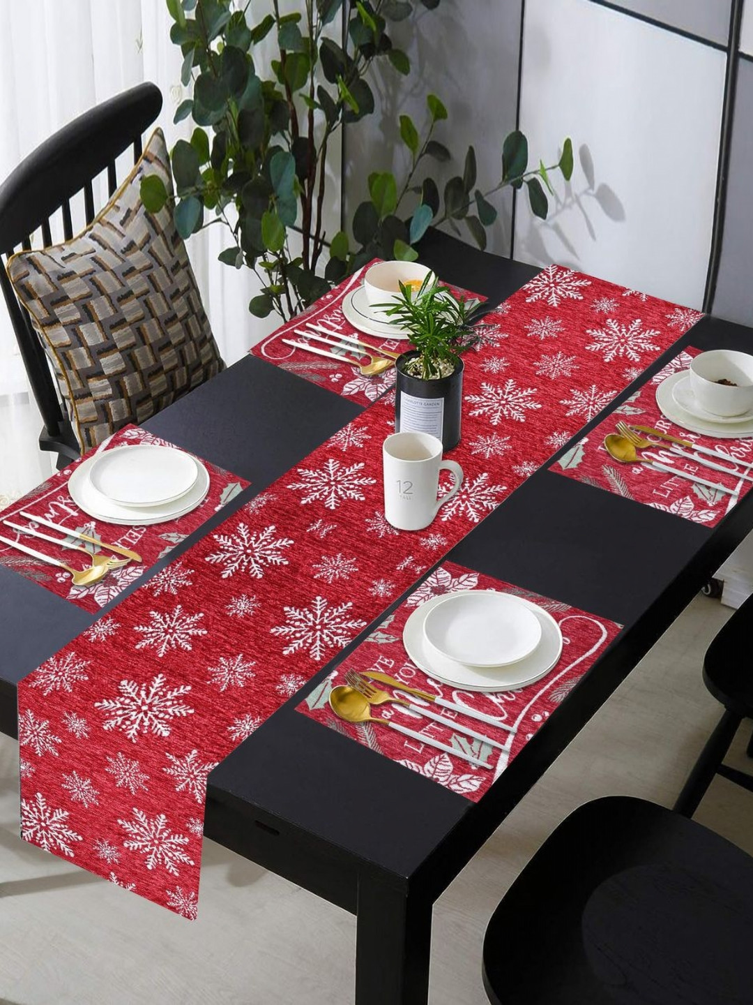 PRAKARTIK Set of 5 Red White Christmas Dining Table Linen Set With Runner