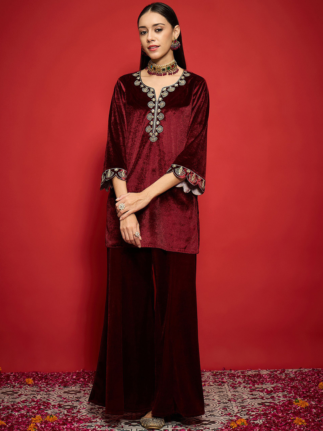 Shae by SASSAFRAS Women Embroidered Grandeur & Majestic Artwork Velvet Kurta