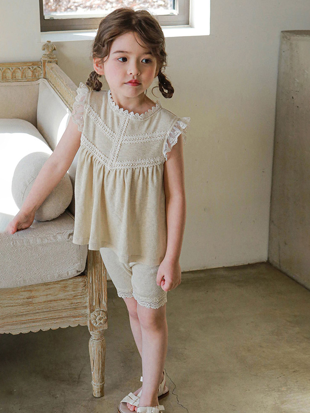 LULU & SKY Floral Flutter Sleeve Top