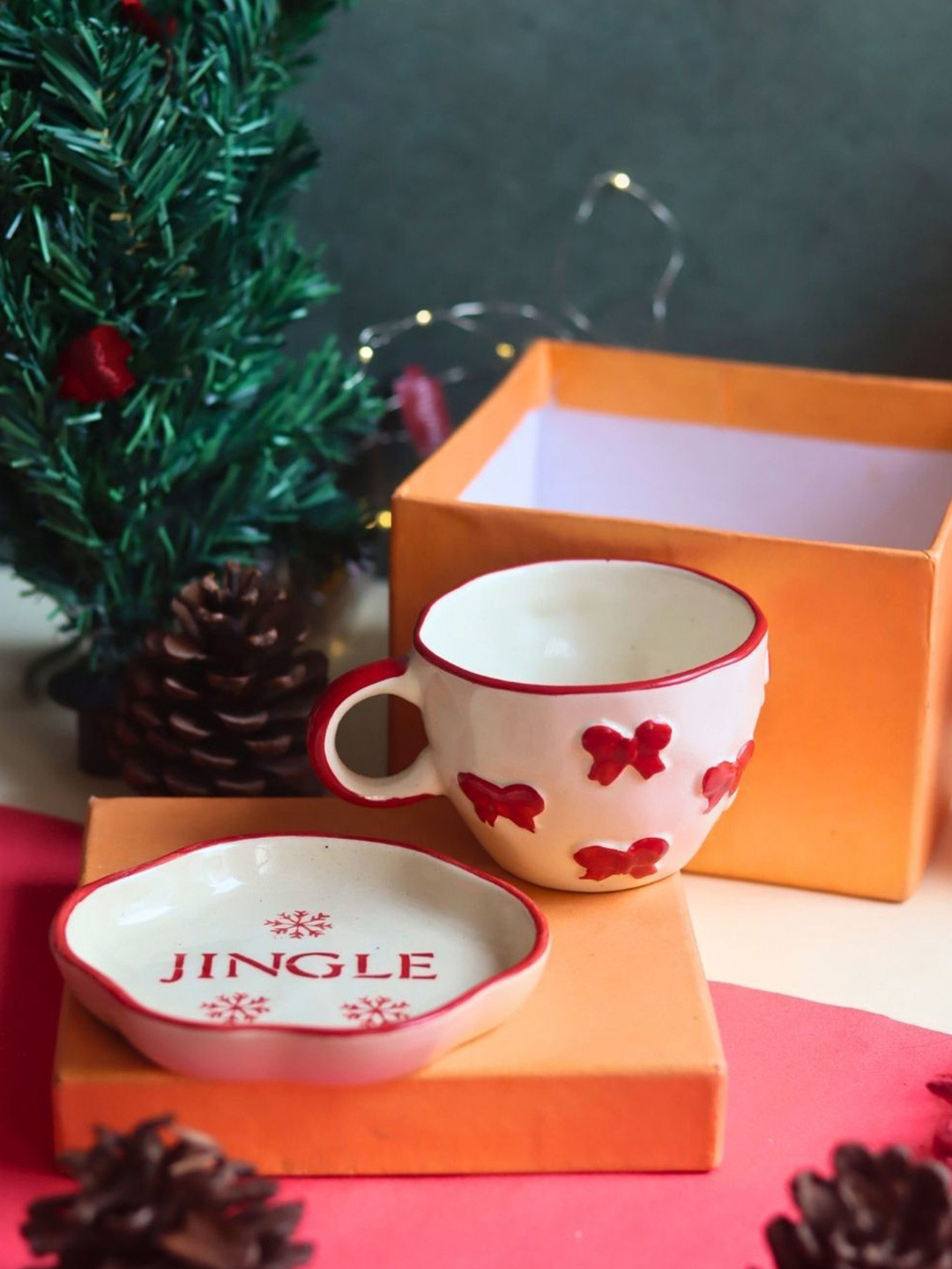 WEAVING HOMES Red Graphic Ceramic Handmade Mug with Dessert Plate-220ml