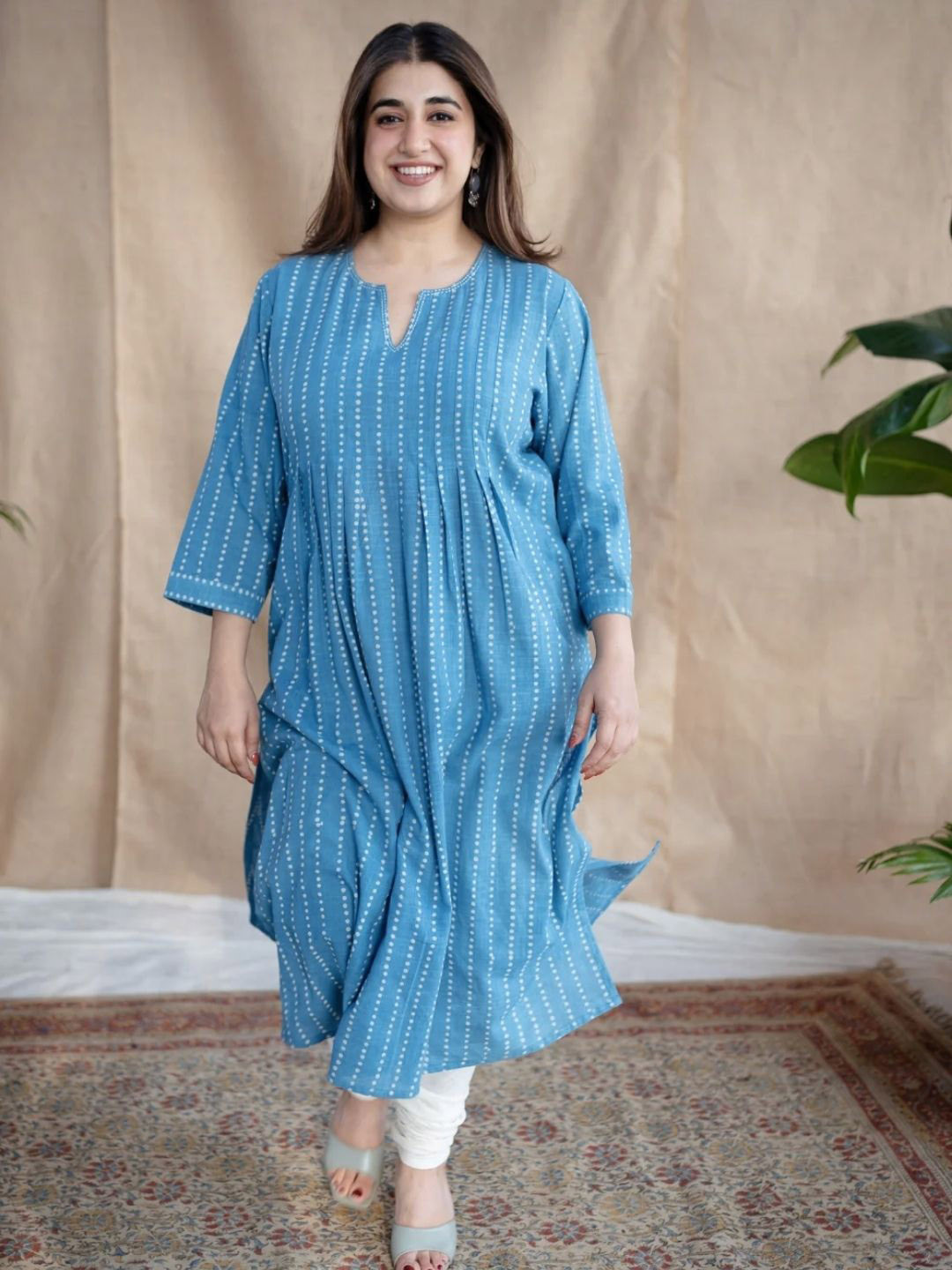 THE INDIAN ETHNIC CO Blue Dabu Slub Cotton Embroidered Kurta