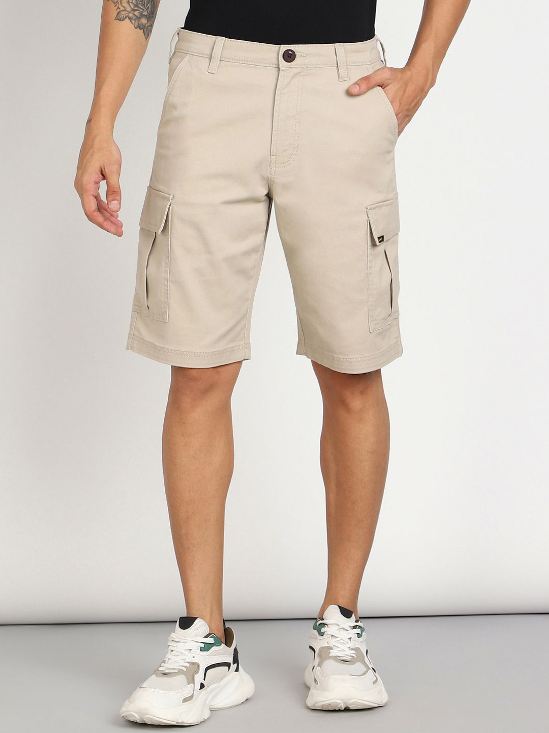 Lee Men Regular Fit Mid-Rise Cargo Shorts