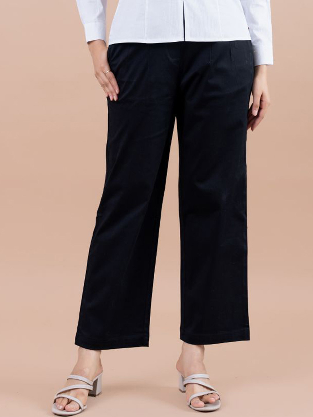 Komarri U Women Low-Rise Trousers
