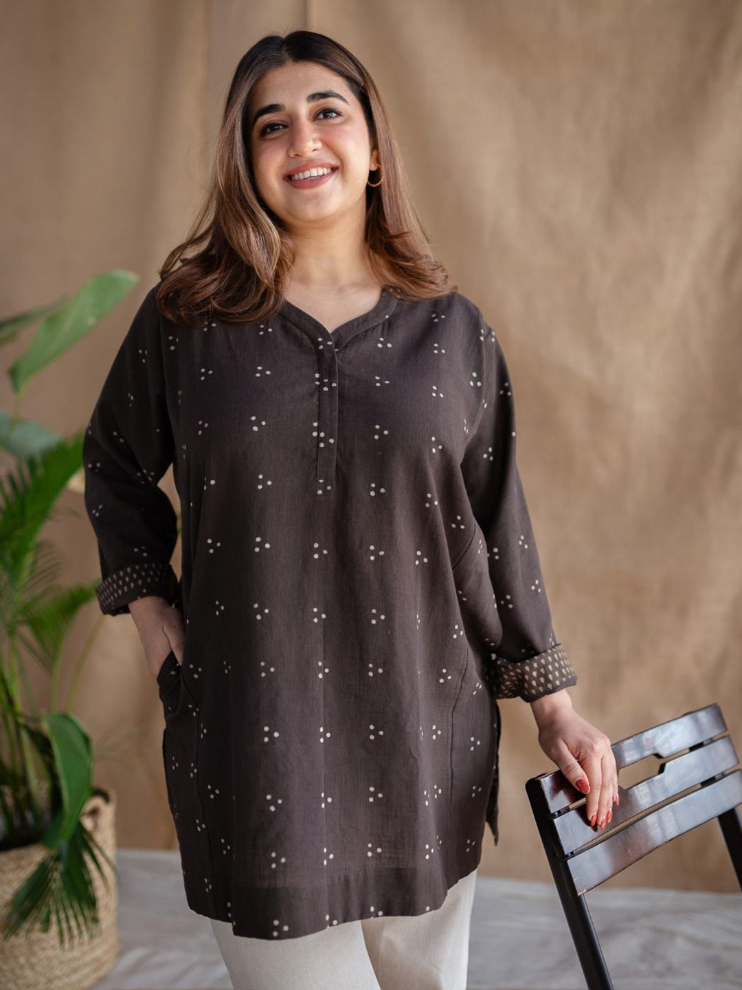 THE INDIAN ETHNIC CO Dark Brown Dabu Slub Cotton Short Top