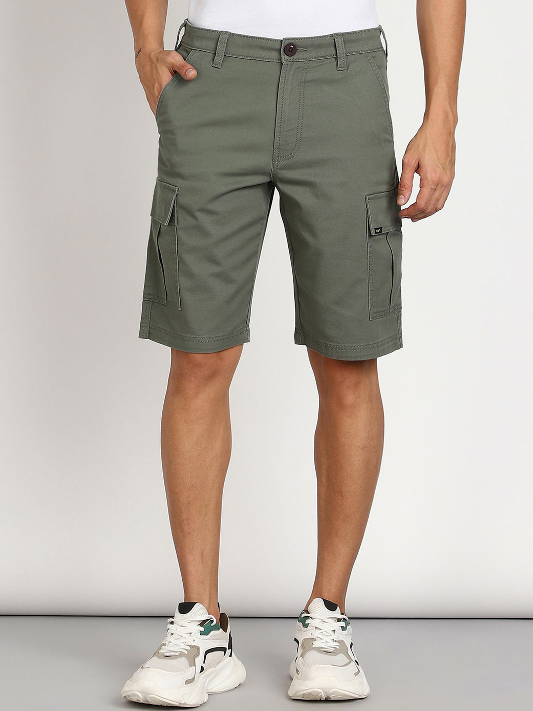Lee Men Regular Fit Mid-Rise Cotton Cargo Shorts