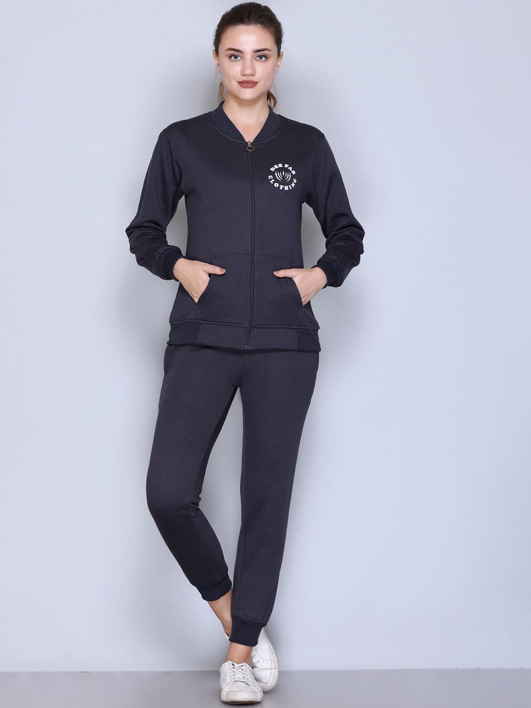 Deefab Women Brand Logo Printed V-Neck Tracksuit