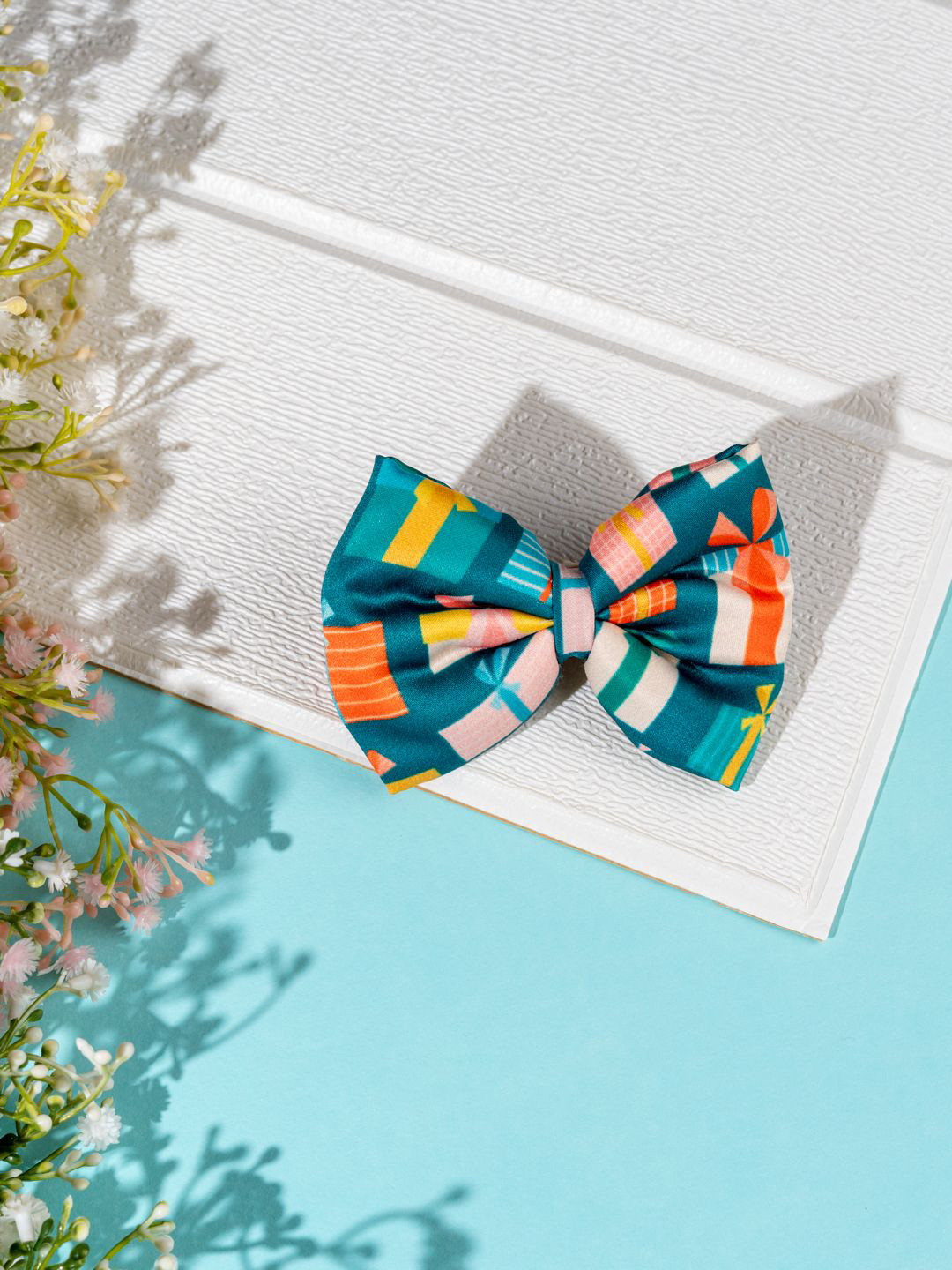 Arendelle Christmas Gift Print Green Hair Bow