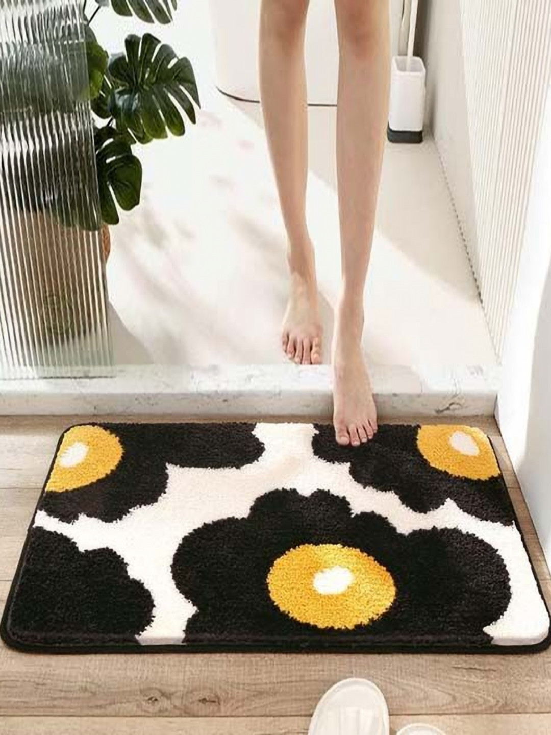 AAZEEM Black & Yellow Daisy Microfiber Non-Slip Bath Rug