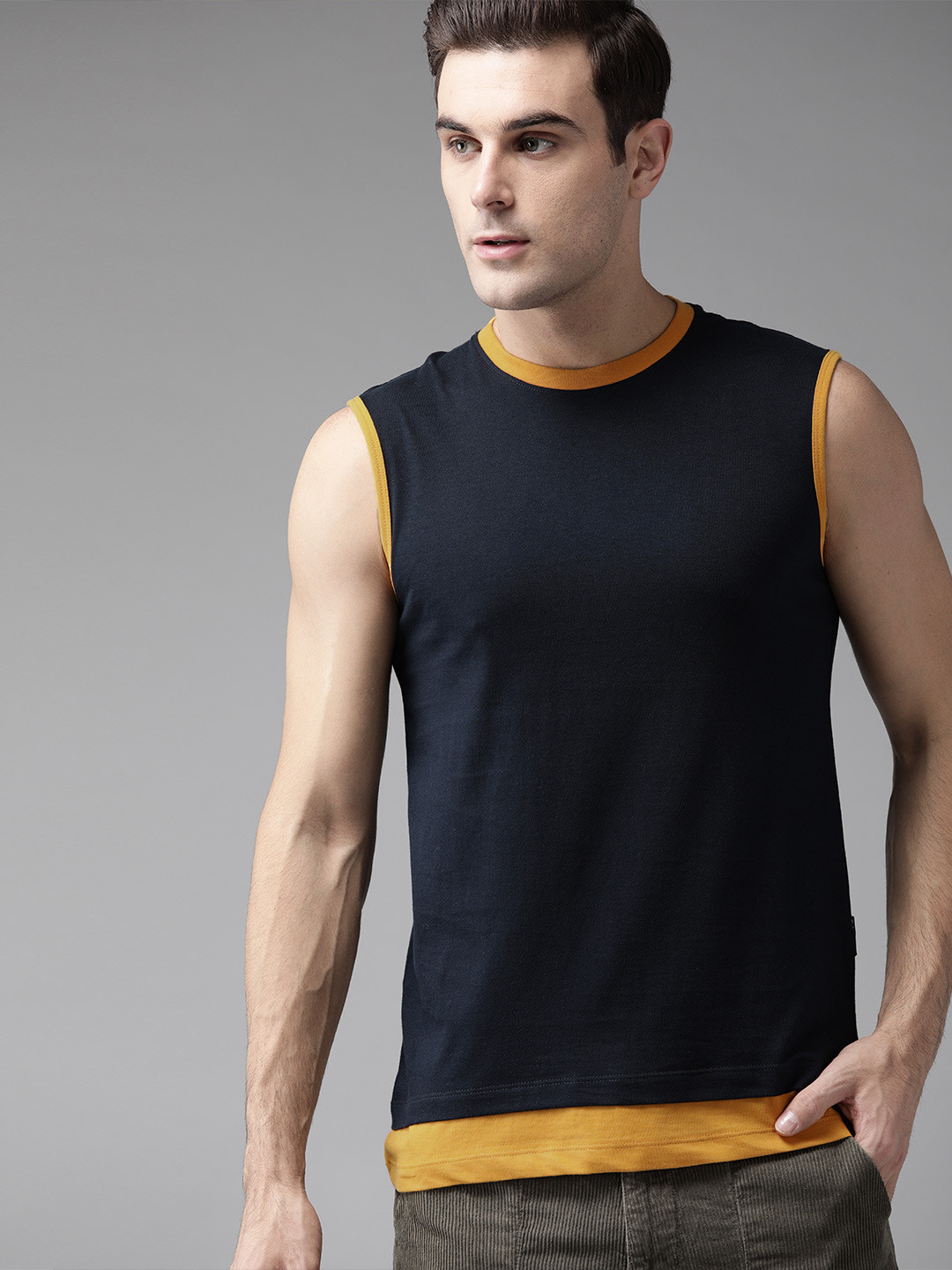 Roadster Men Navy Blue Solid Round Neck Pure Cotton T-shirt With Contrast Hem