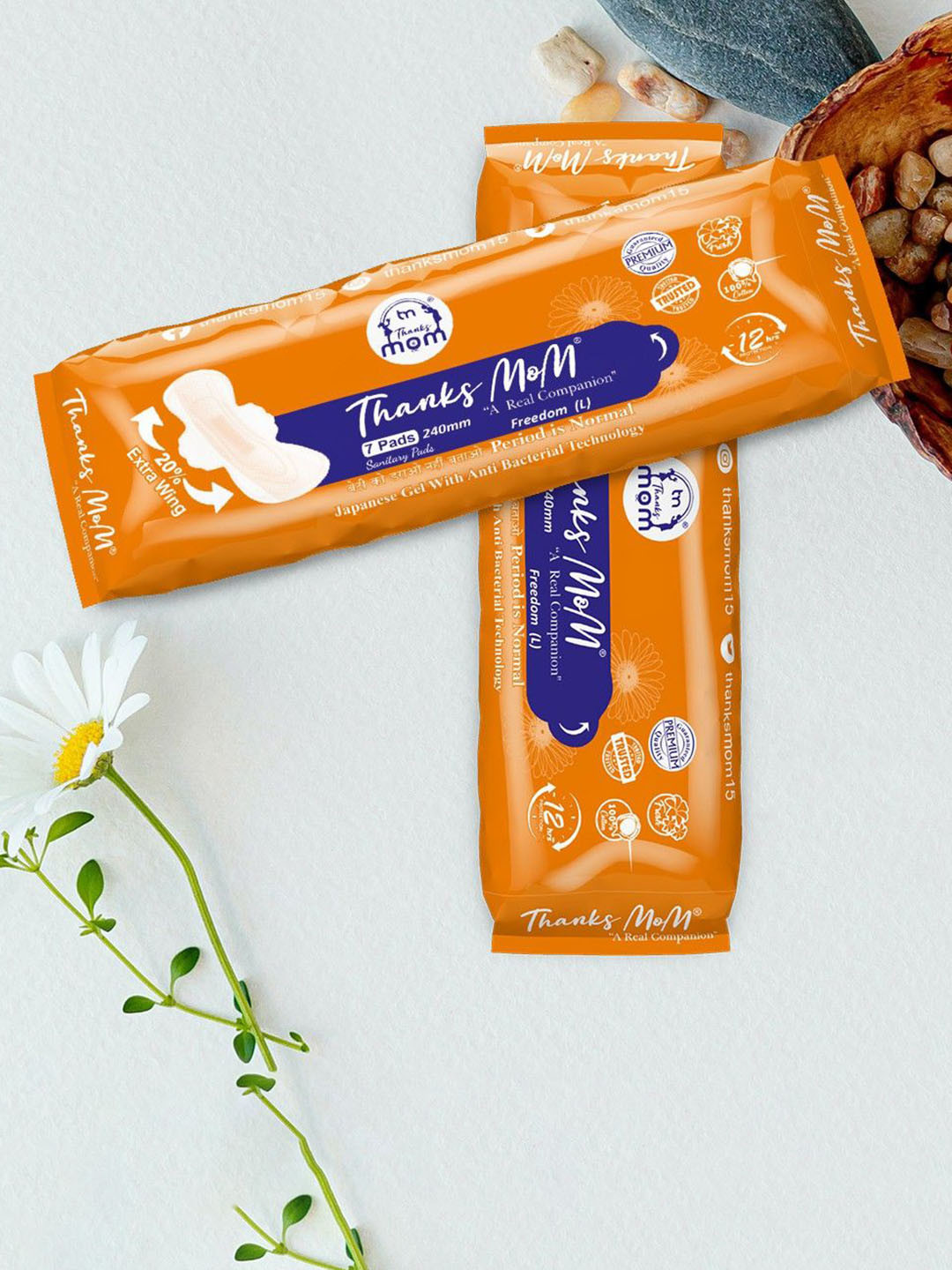 THANKS MOM Freedom Set Of 16 Sanitary Pads With Razor - 7Pcs Sanitary Pad Each