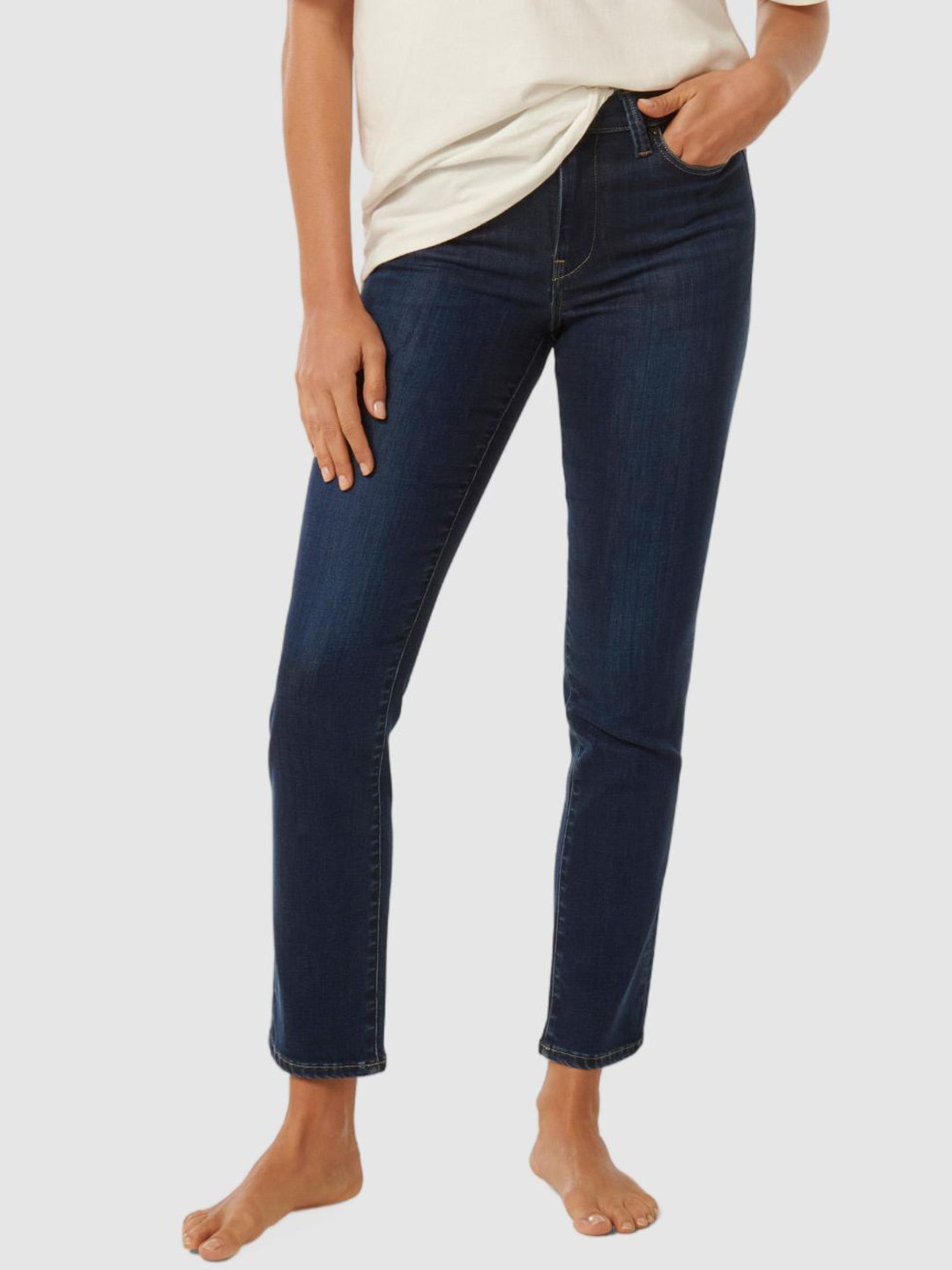 Forever New Women Straight Fit Light Fade Stretchable Jeans