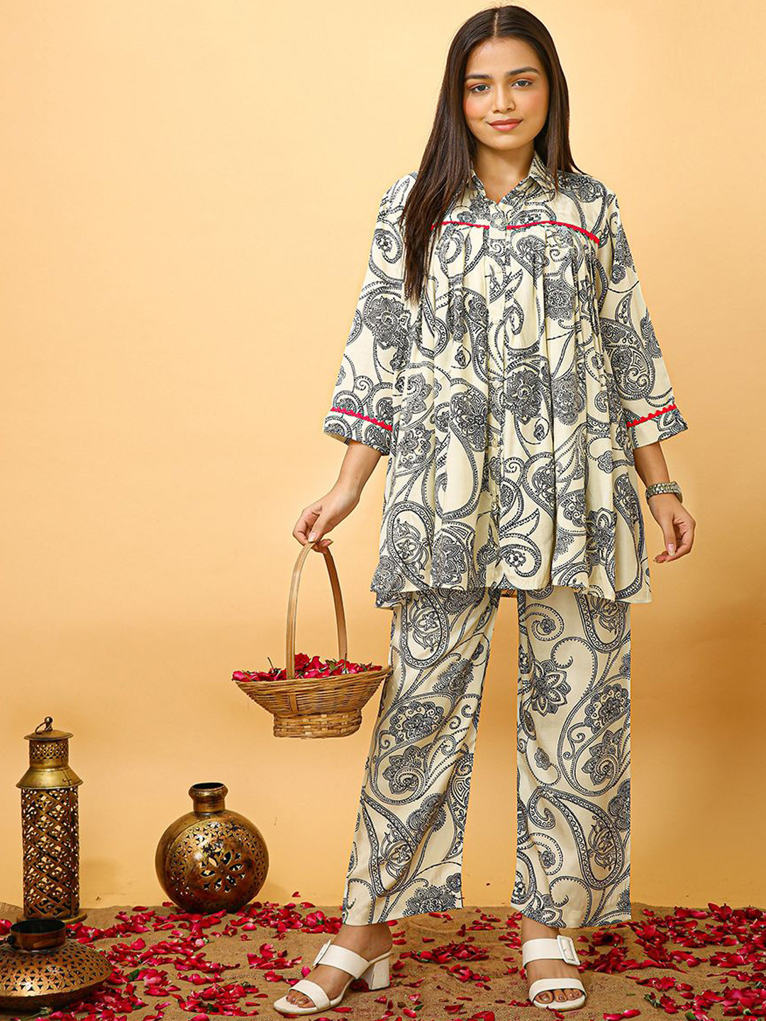 PIRRA DESIGNS Women Paisley Printed Pleated Top with Trousers