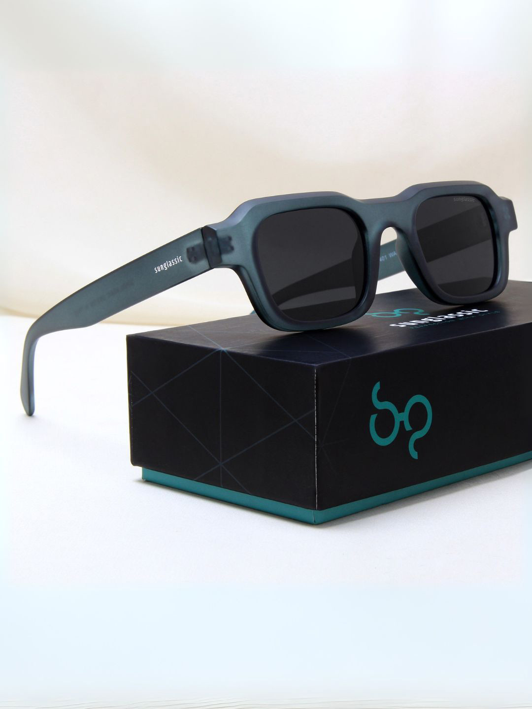 SUNGLASSIC Unisex Square Sunglasses with UV Protected Lens Walter-Teal-Black
