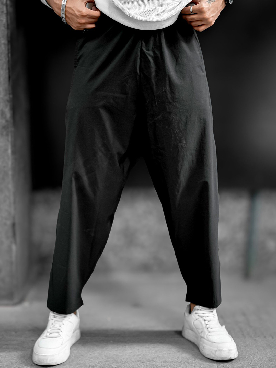 Maniac Men Carrot Regular Fit Mid-Rise Trousers