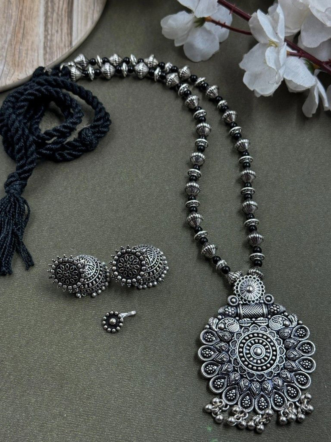 NAMAN ARTS Aneri Single Line Silver-Plated Oxidised Necklace Jewellery Set