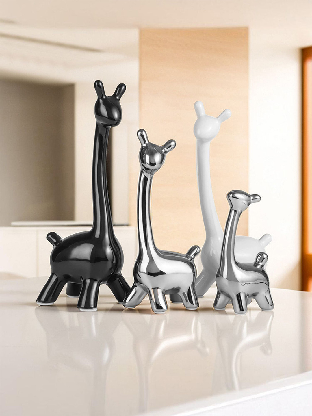 Ekhasa Set of 4 Black Giraffee Family Figurine Showpiece