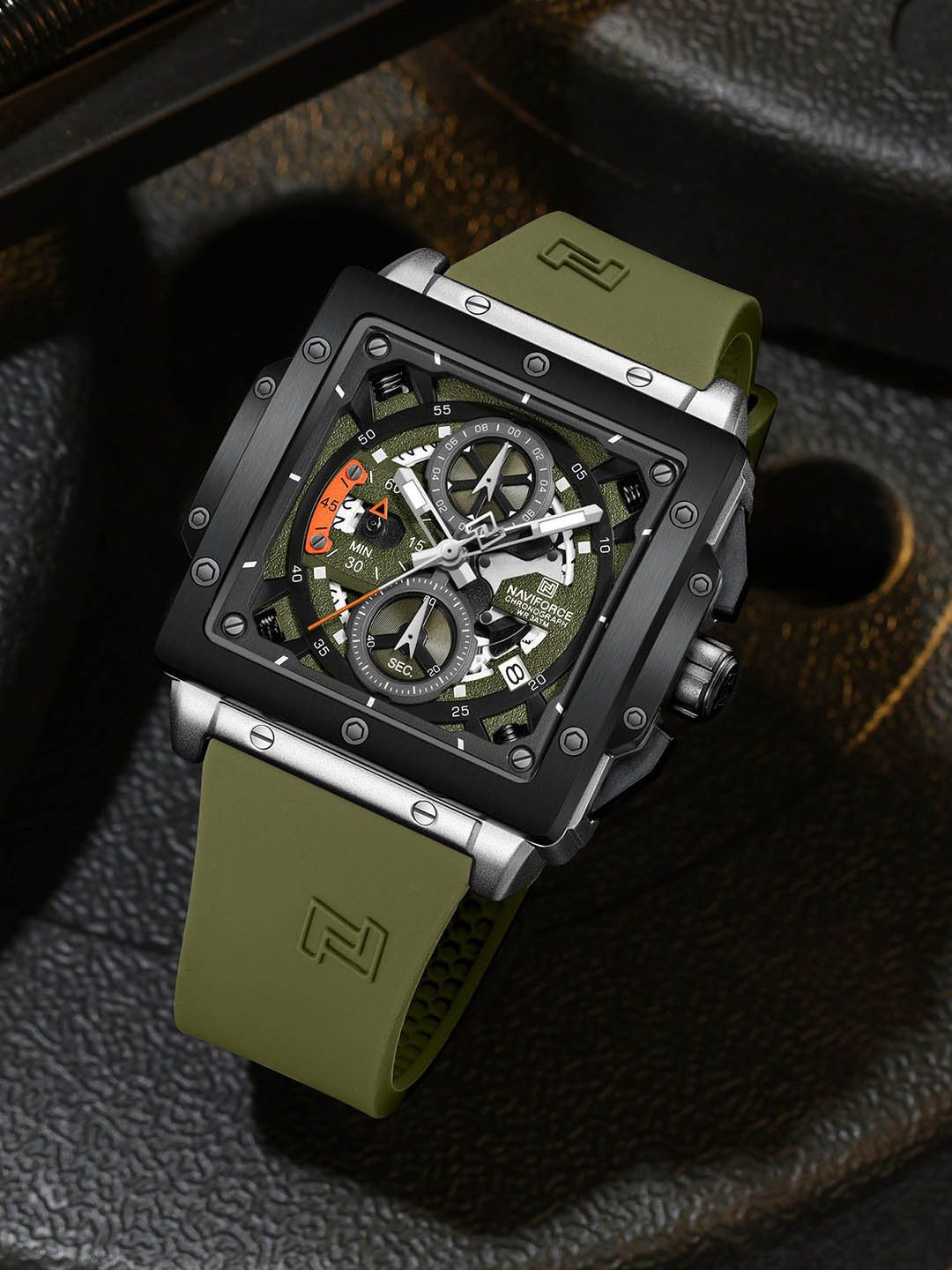Naviforce Men Dial & Straps Analogue Chronograph Watch NF8064_S GN GN