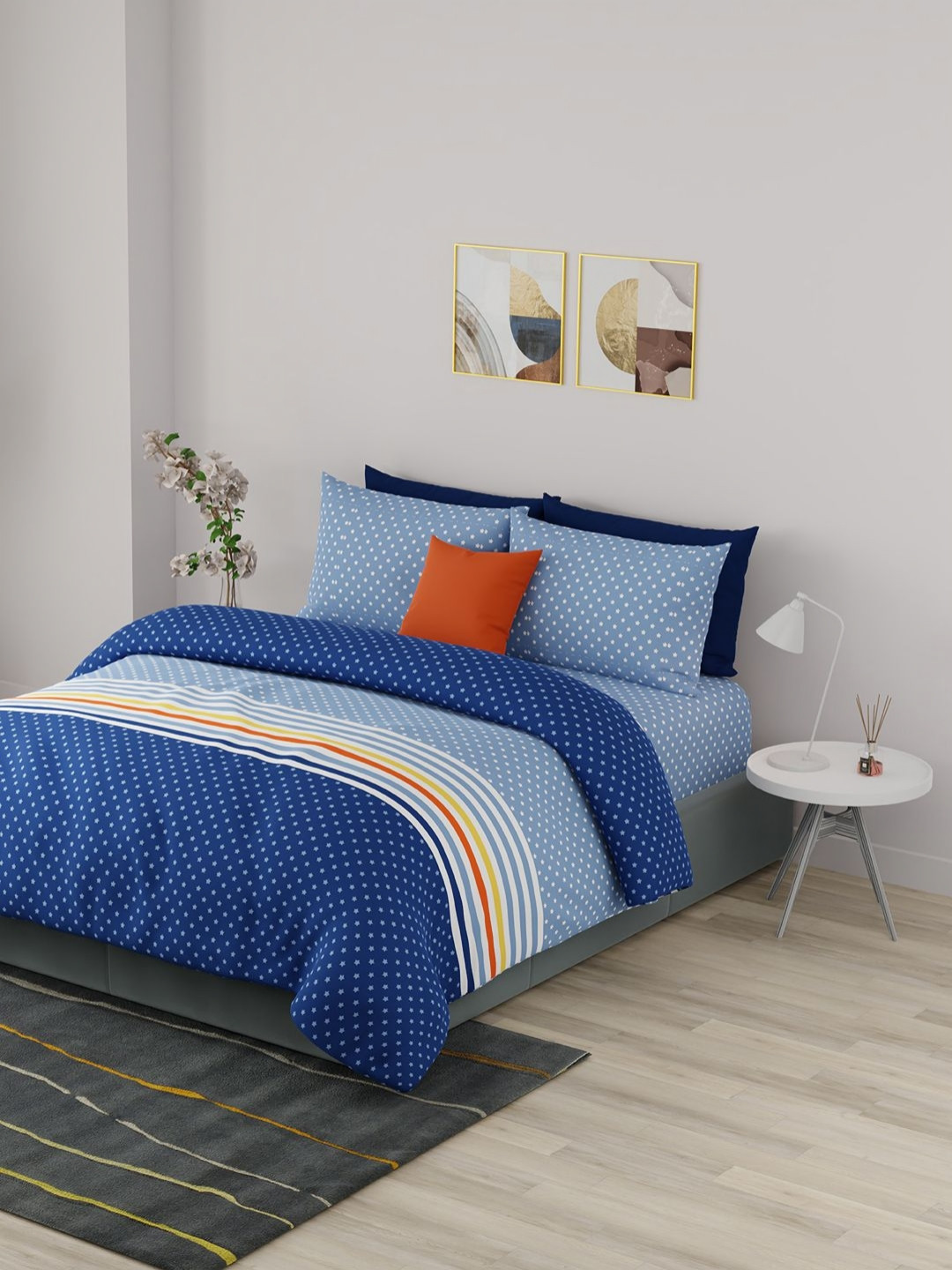United Colors of Benetton Blue & White Geometric 210 TC King Bedsheet with 2 Pillow Covers