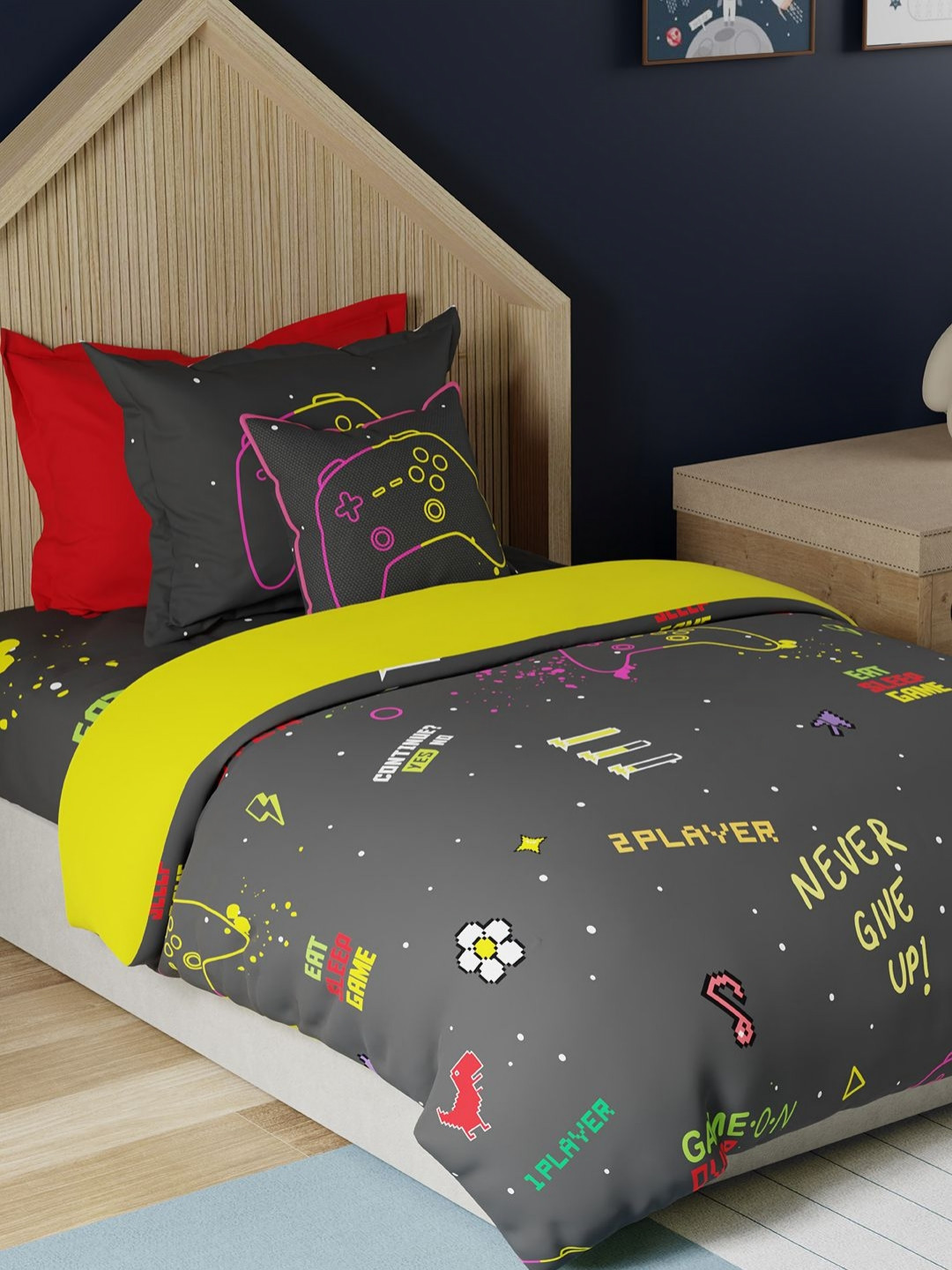 United Colors of Benetton Lavender & Grey Typography 144 TC Queen Bedsheet with 2 Pillow Covers