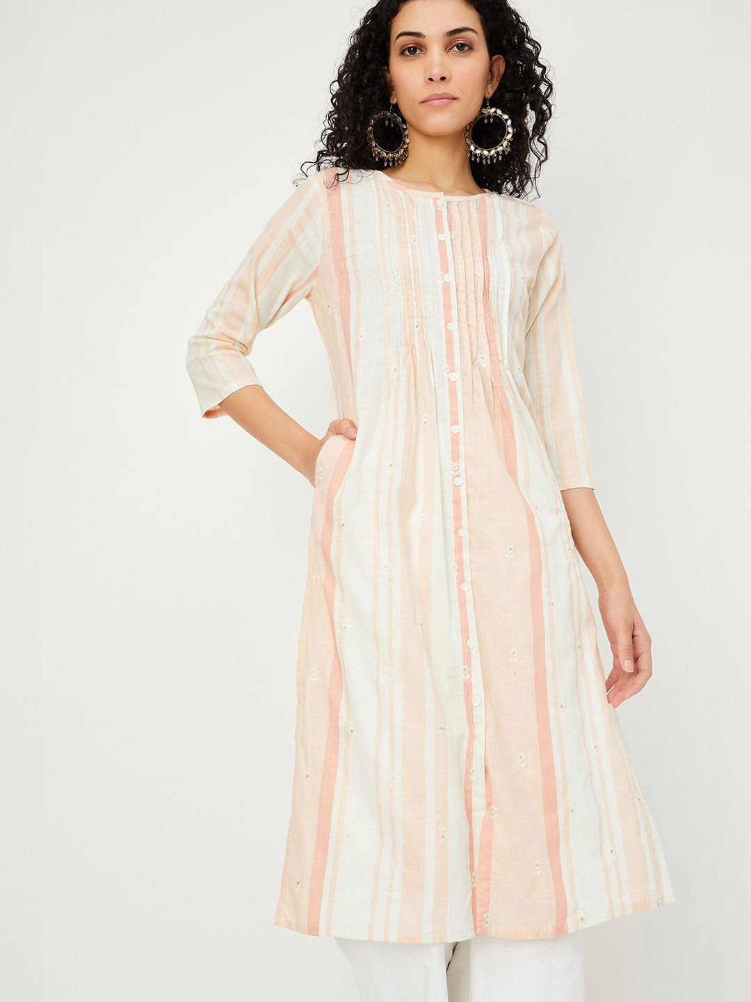 max Women Extended Sleeves Thread Work Kurta