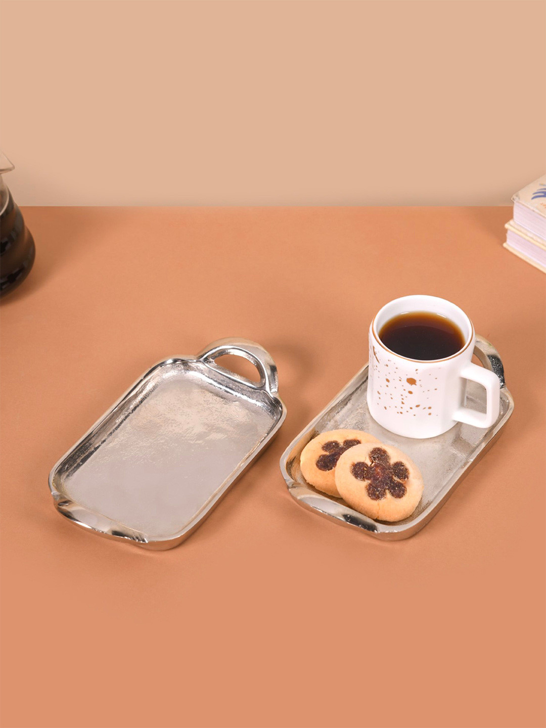 Nestasia Silver Toned 2 Pieces Aluminium Serving Trays