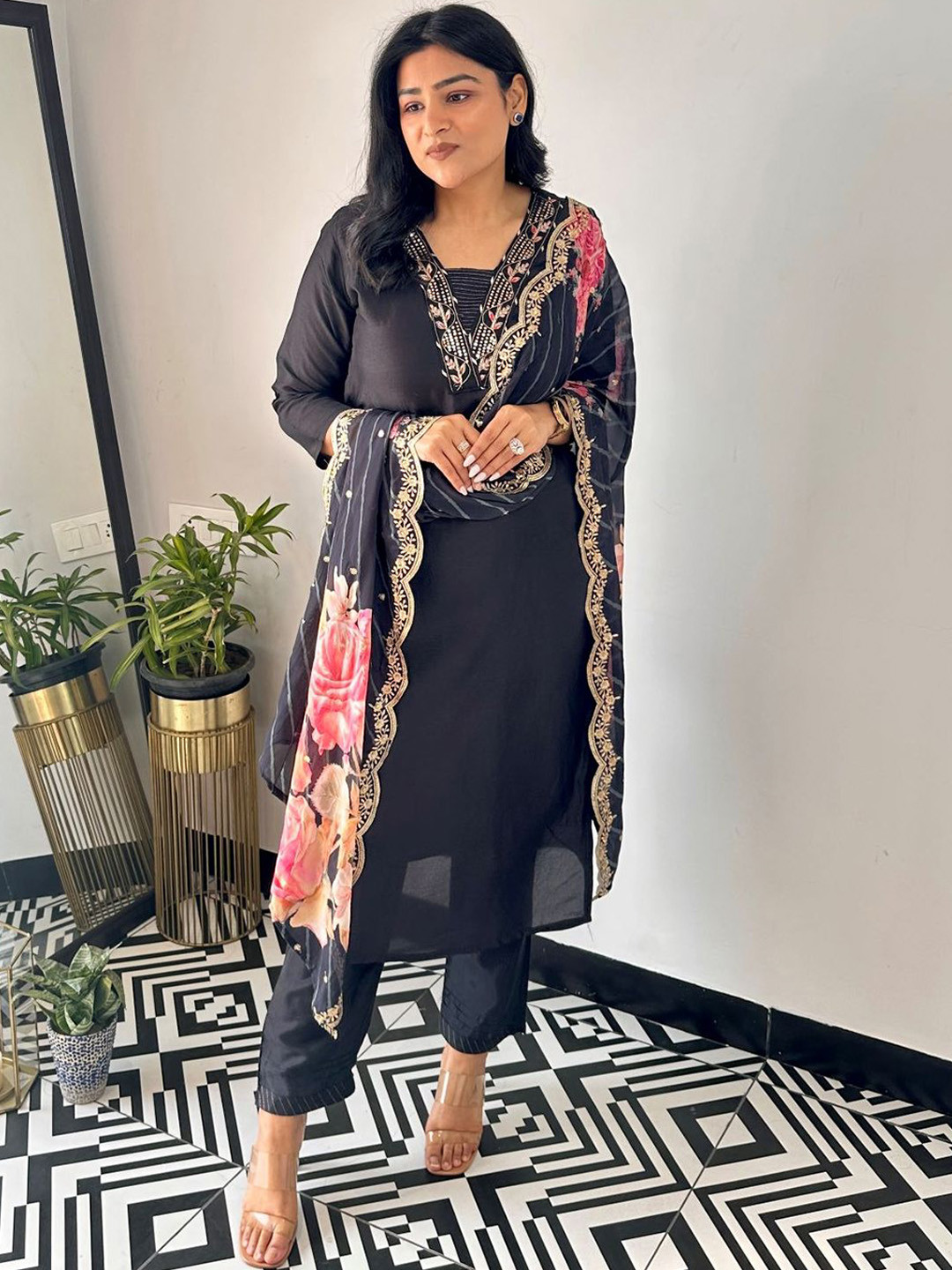 DIVASTRI Floral Embroidered Regular Straight Kurta with Trousers & Dupatta