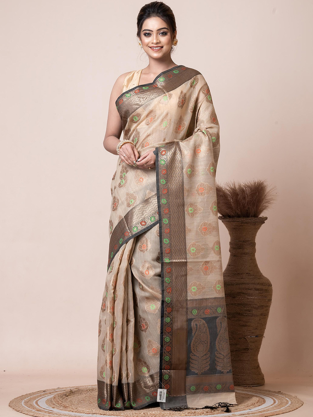 VIBHAVARI Woven Design Saree Wirh Blouse Piece
