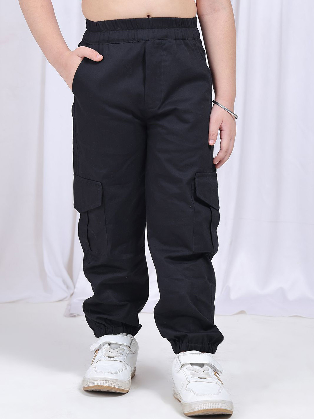 NEUDIS Girls Regular Fit Mid-Rise Cotton Cargos