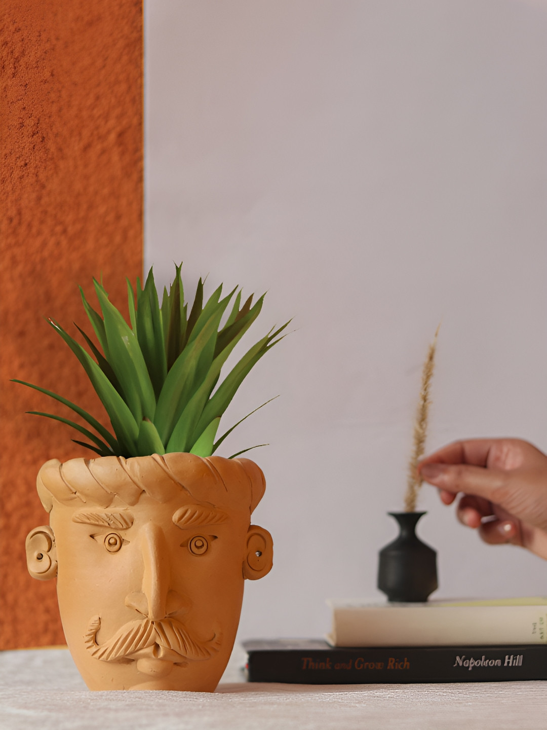 AKKAARA Beige Textured Face Planter