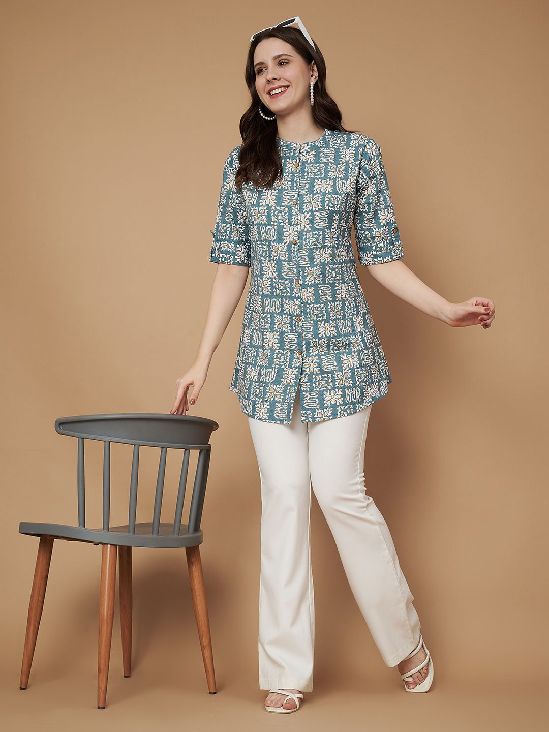 Vastralay Women Floral Printed Mandarin Collar Cotton Top