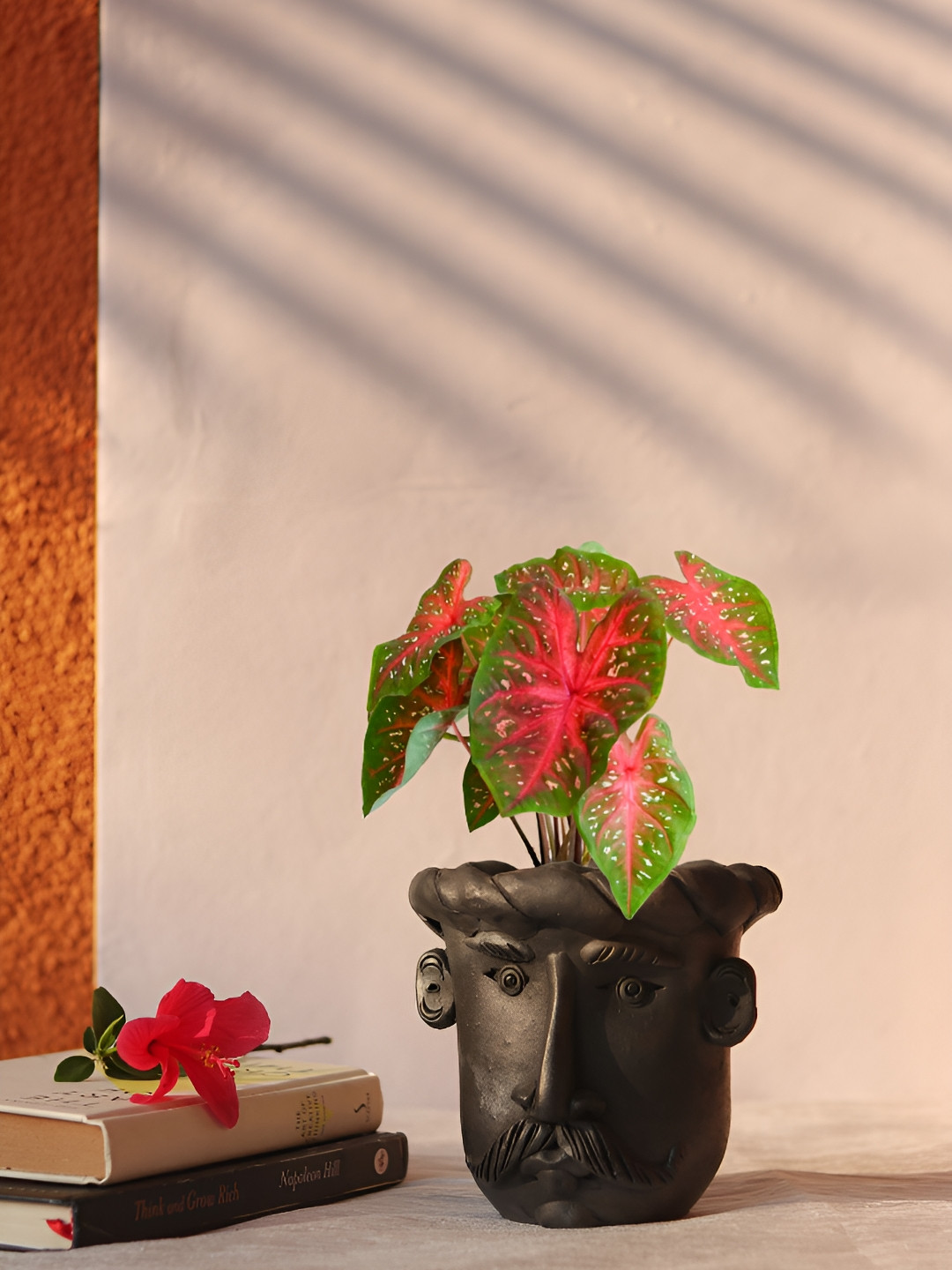 AKKAARA Black Textured Face Planter