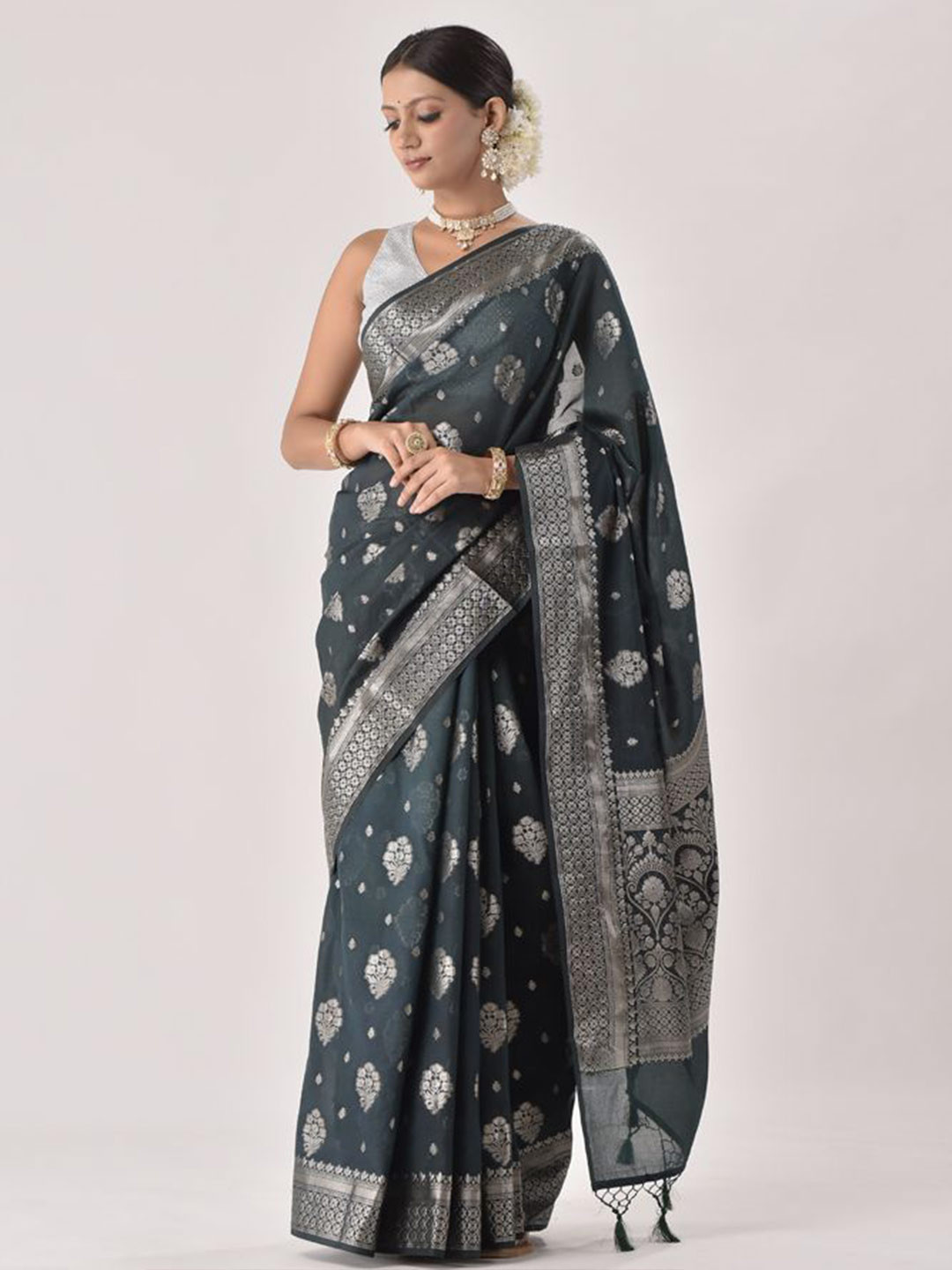 sutra attire Ethnic Motifs Zari Silk Blend Designer Banarasi Saree