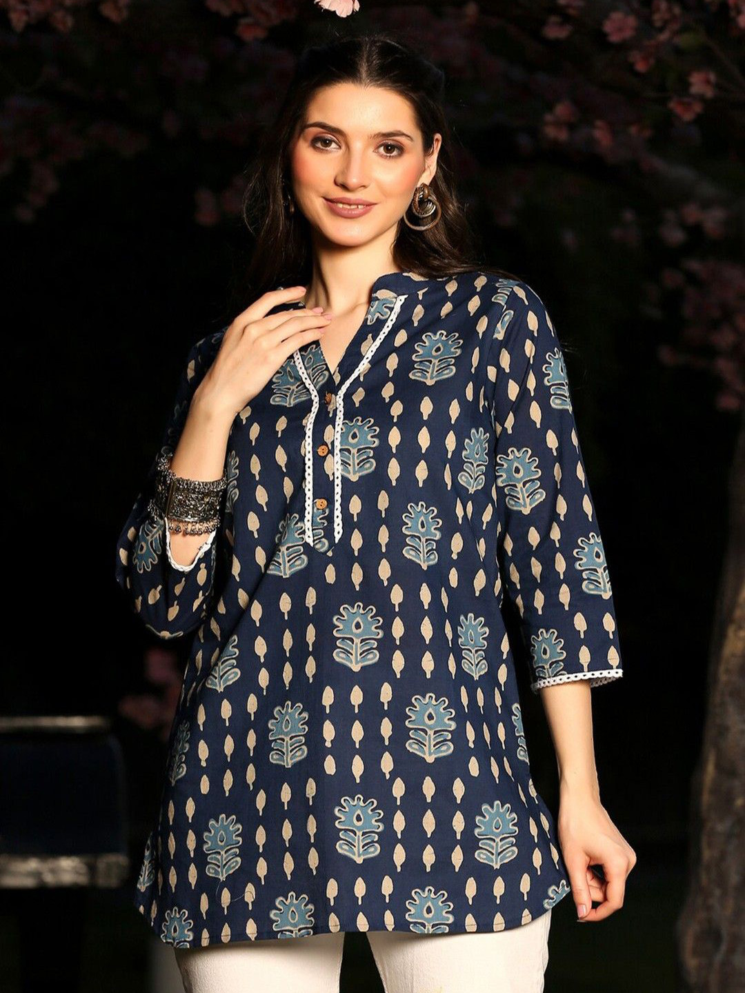KALINI Floral Printed Pure Cotton Kurti