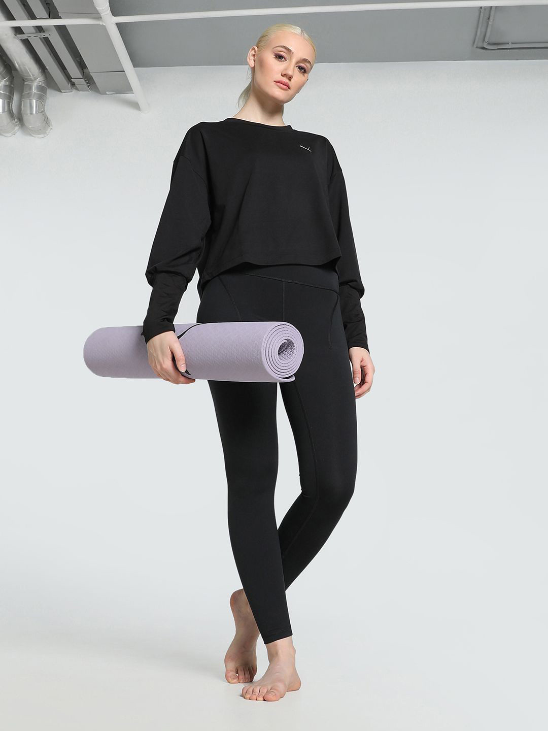 Puma STUDIO CLOUDSPUN Relaxed Fit Crew-Neck Training Sweatshirt