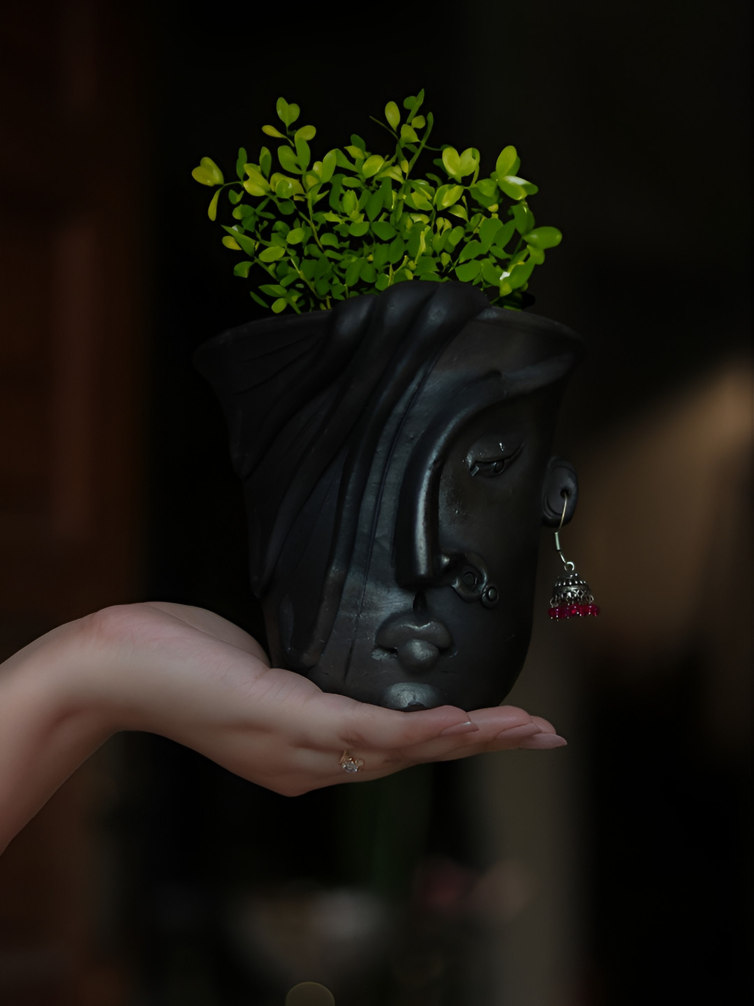 AKKAARA Black Textured Face Planter