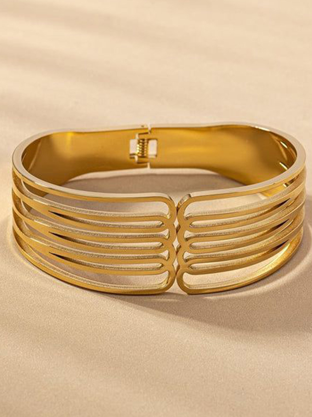 JEWILLEY Women Gold-Plated Kada Bracelet