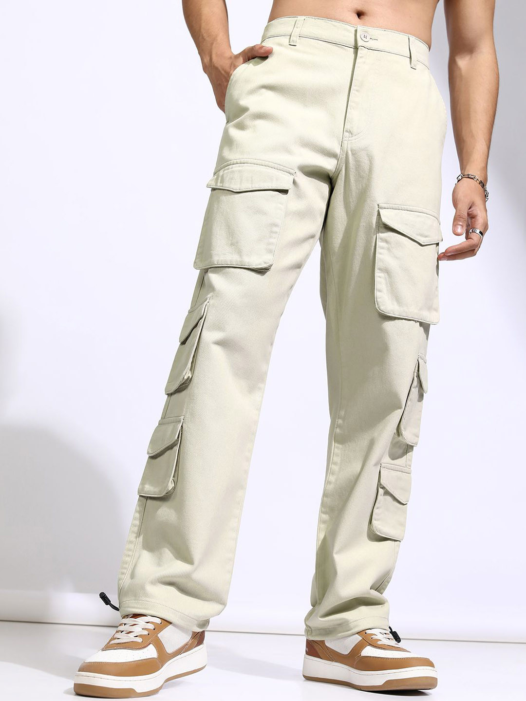 HIGHLANDER Men Contrast Stitched Solid Carpenter Fit Cargo Pant