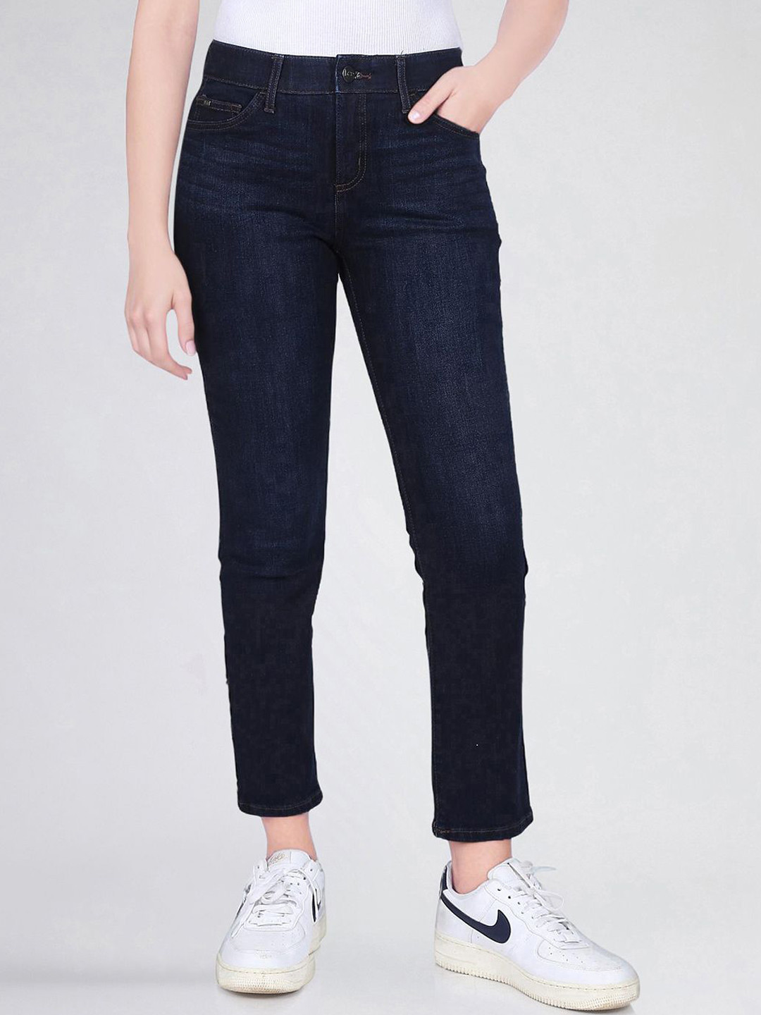 Lee Women Jane Straight Fit Light Fade Mid-Rise Stretchable Jeans