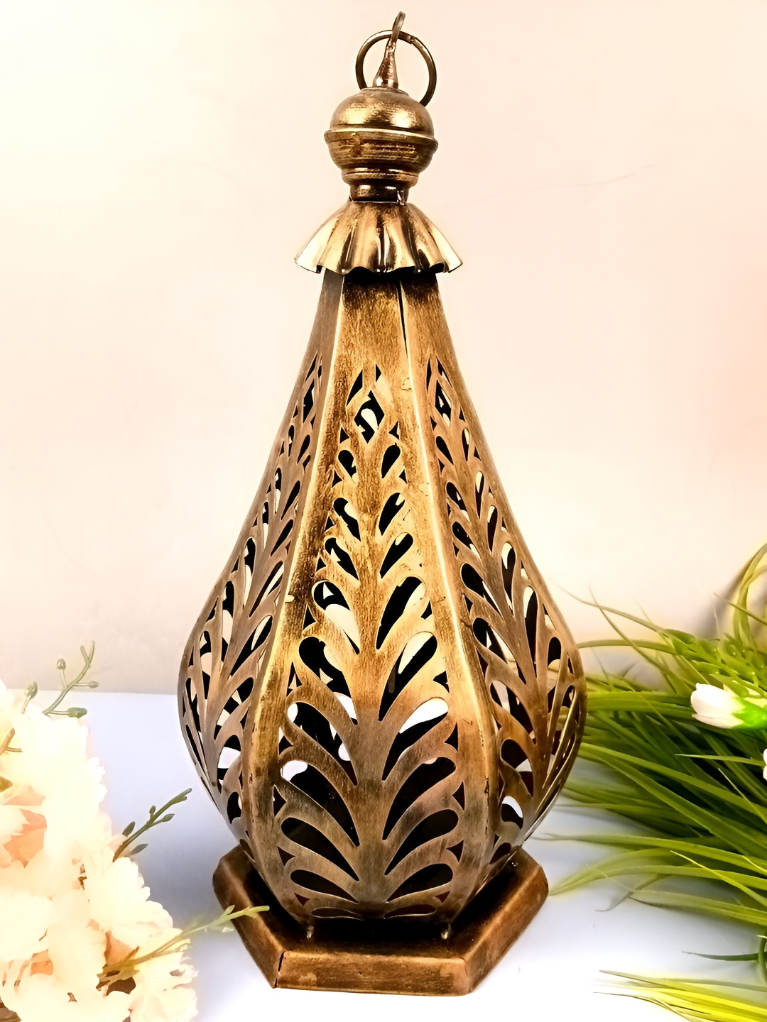 apka mart Gold Toned & Black Metal Candle Holder