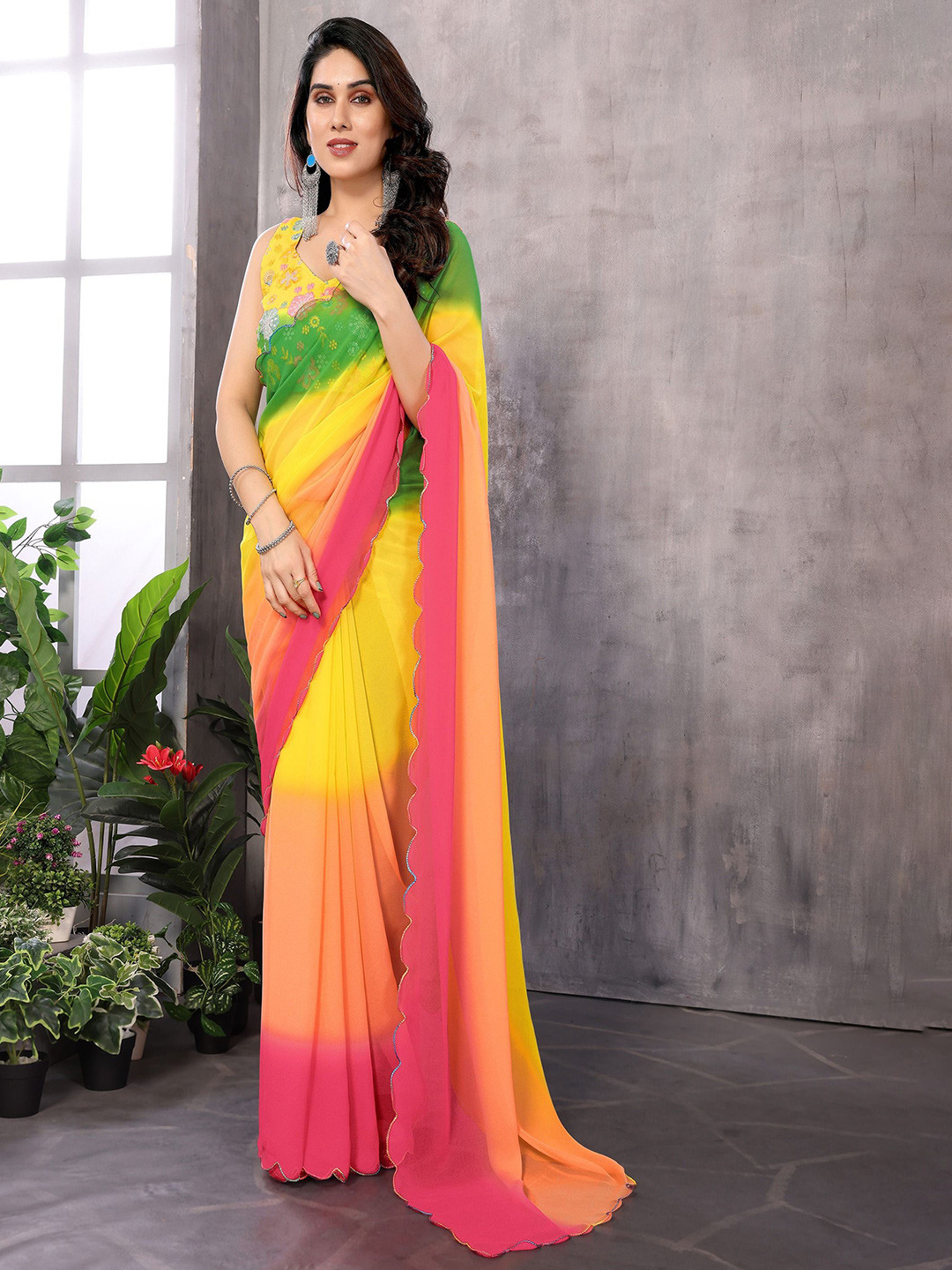 CATCHY FOREVER Colourblocked Printed Holi Saree