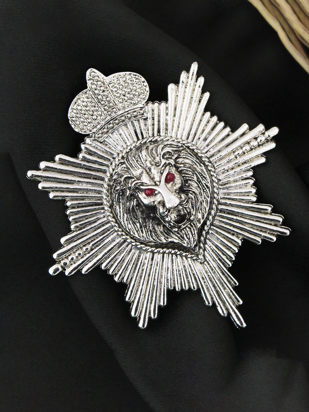 Kavove Men Silver Toned Lions Design Brooch