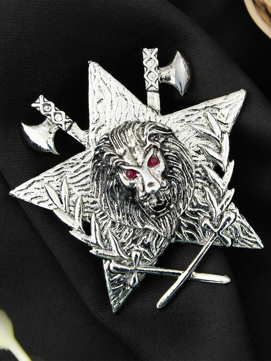 Kavove Men Silver Toned Lions Design Brooch