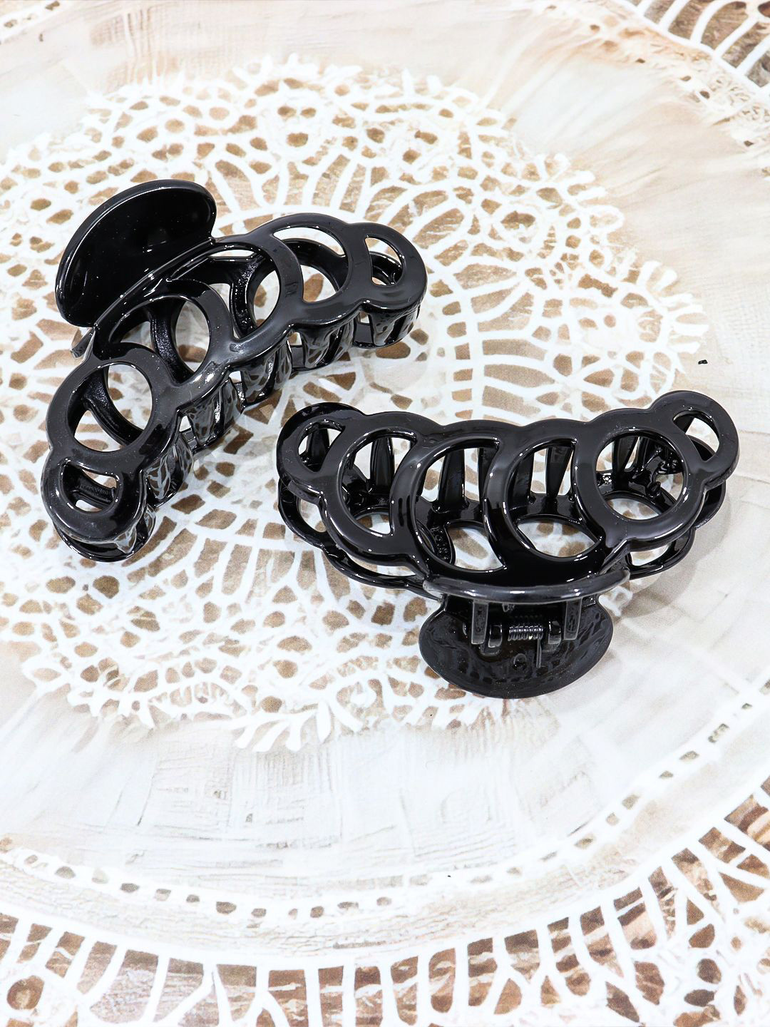 Krelin Women Pack Of 2 Stylish Black Light Weight Hair Claw Clips