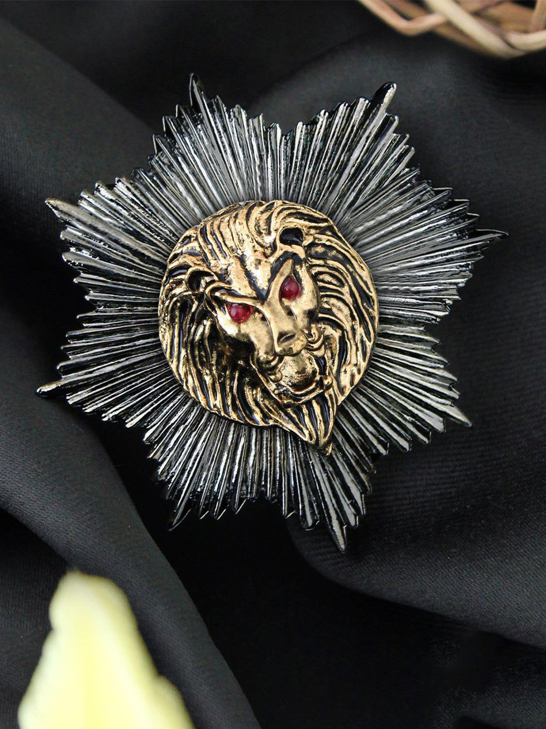 Kavove Men Vigilant King Brooch
