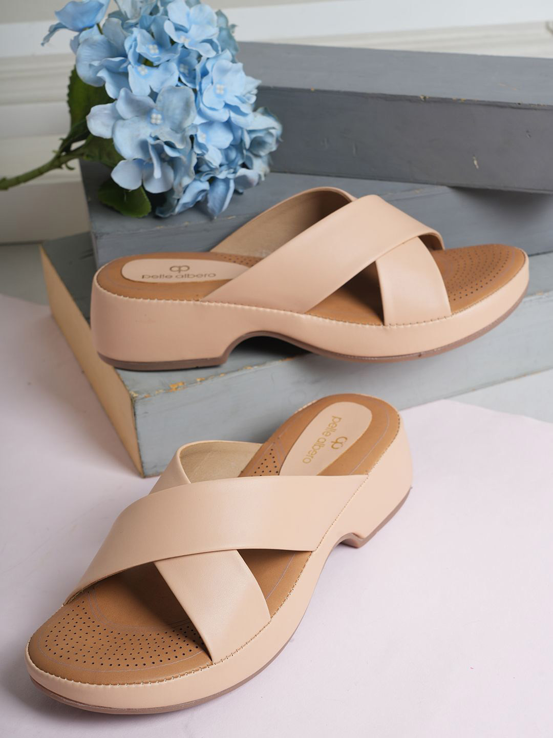 pelle albero Women Western Embellished Wedge Sandals