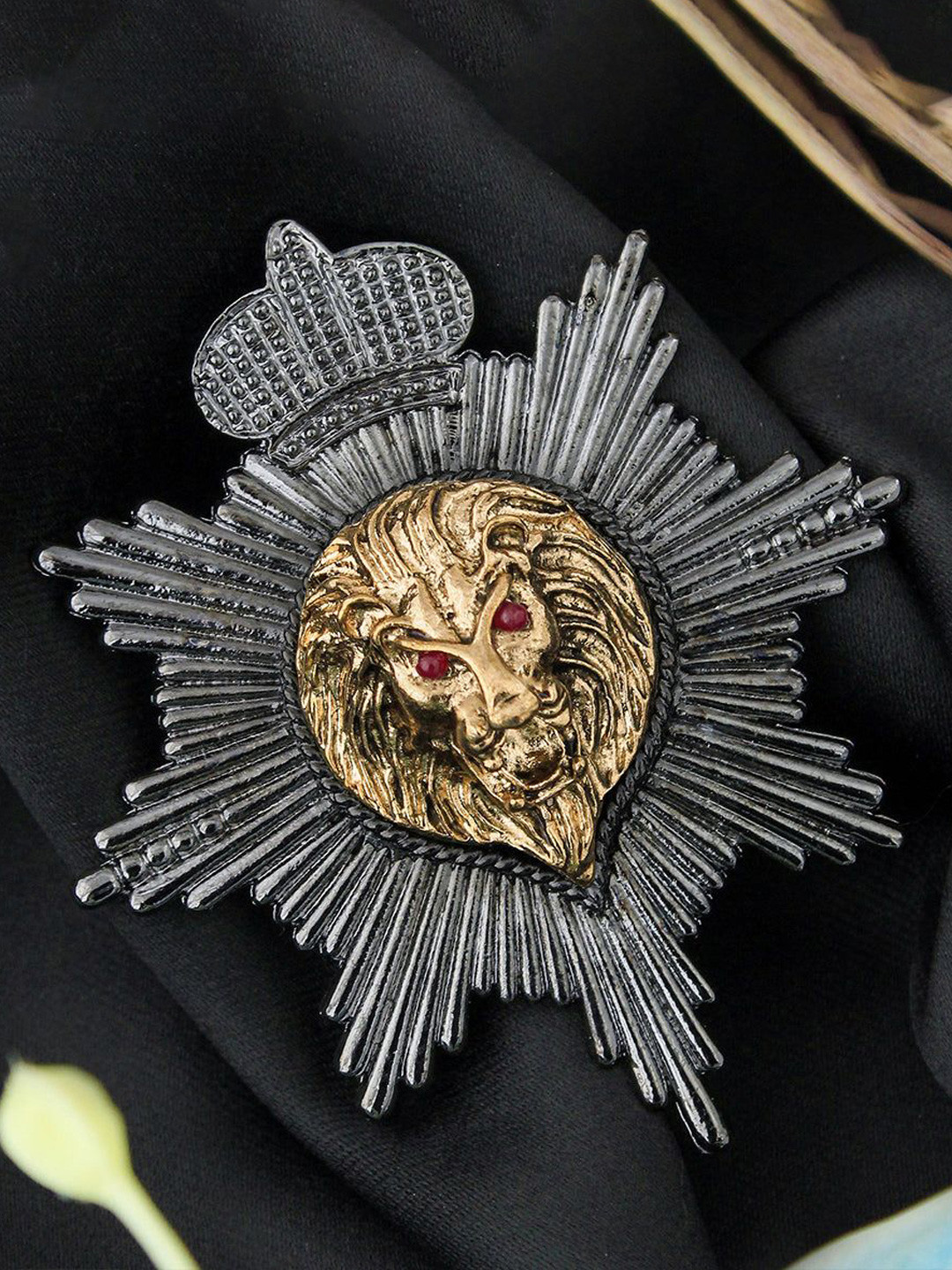Kavove Men Lions Design Lapel Pin Brooch